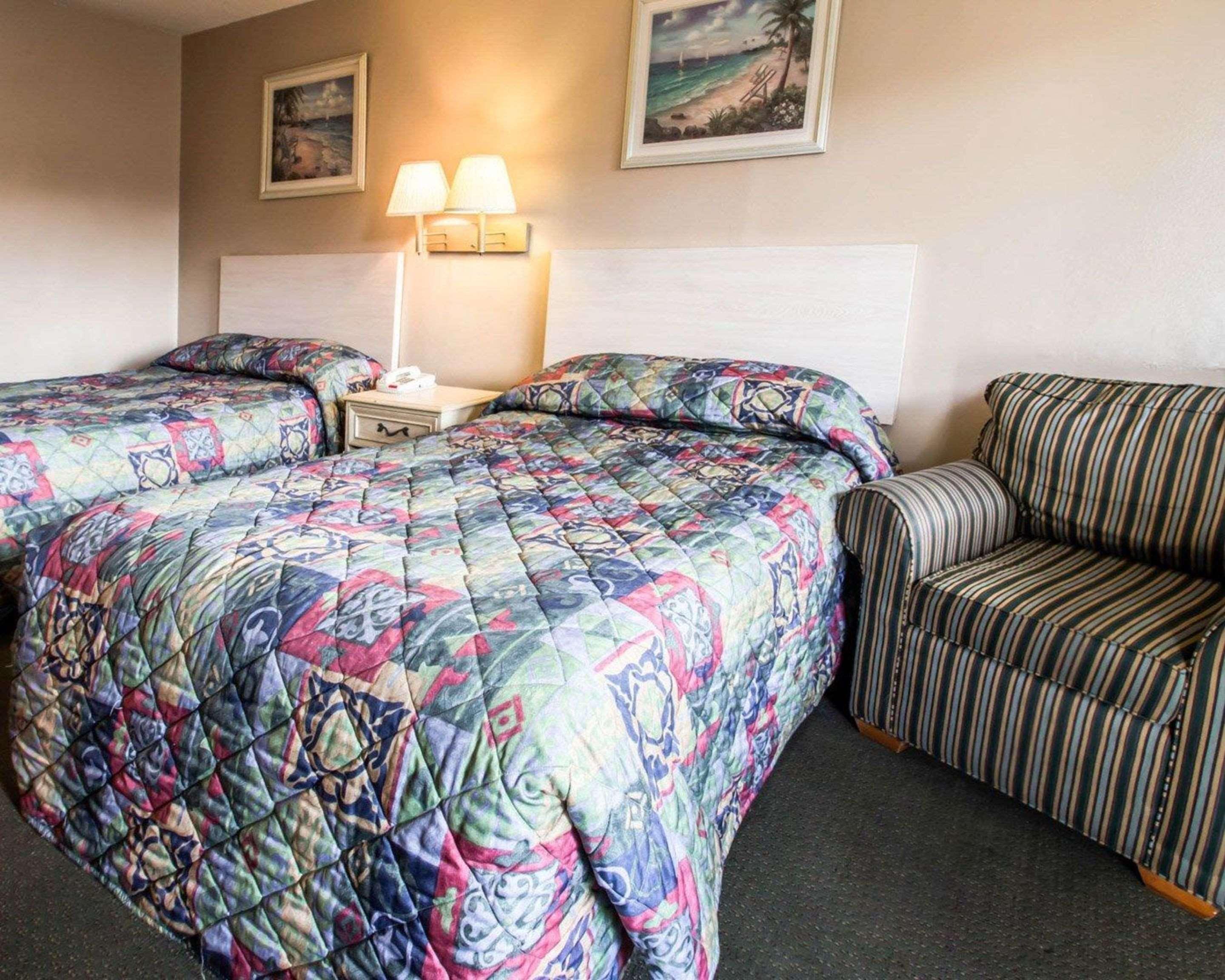 Rodeway Inn Forest City Екстер'єр фото