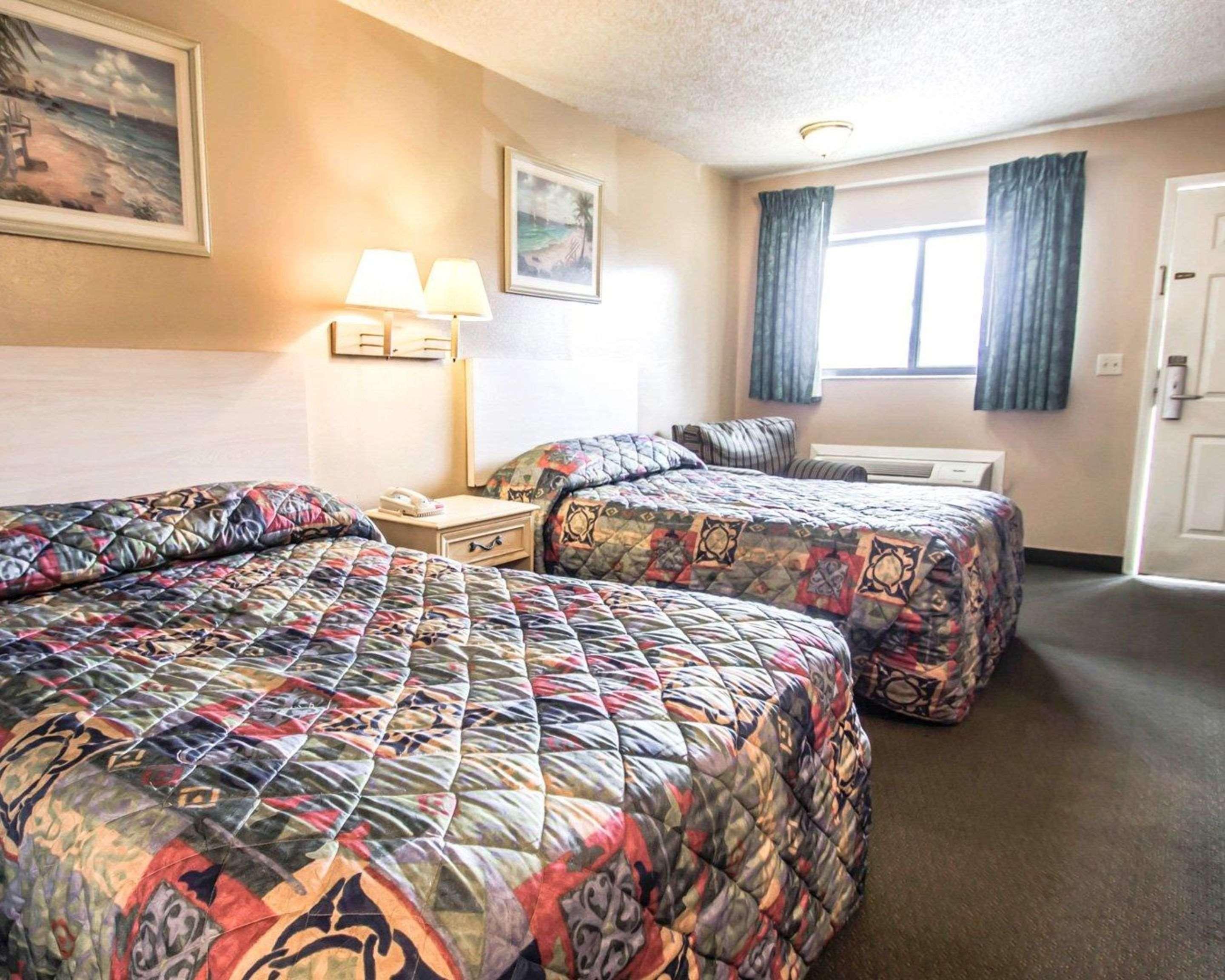 Rodeway Inn Forest City Екстер'єр фото