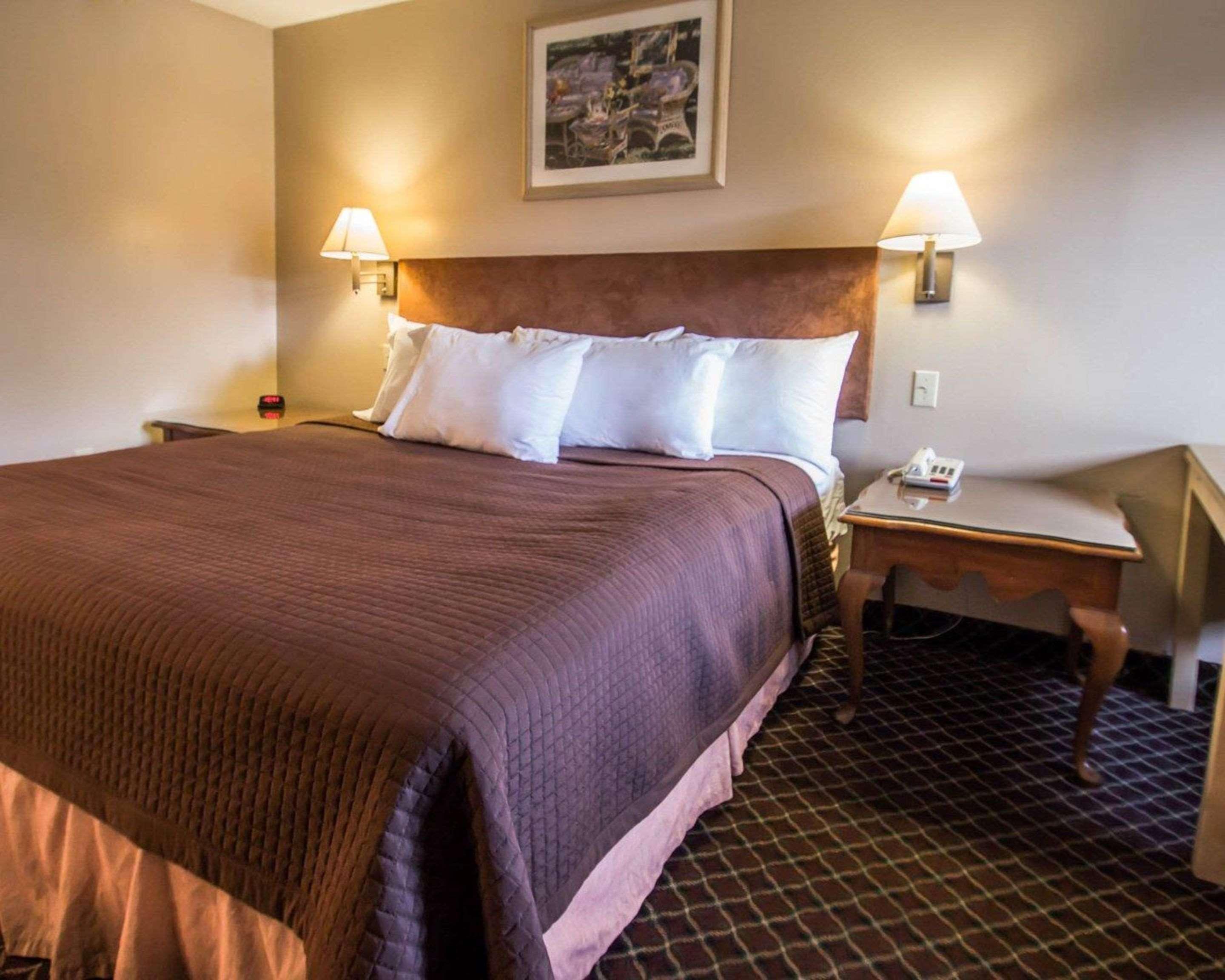 Rodeway Inn Forest City Екстер'єр фото
