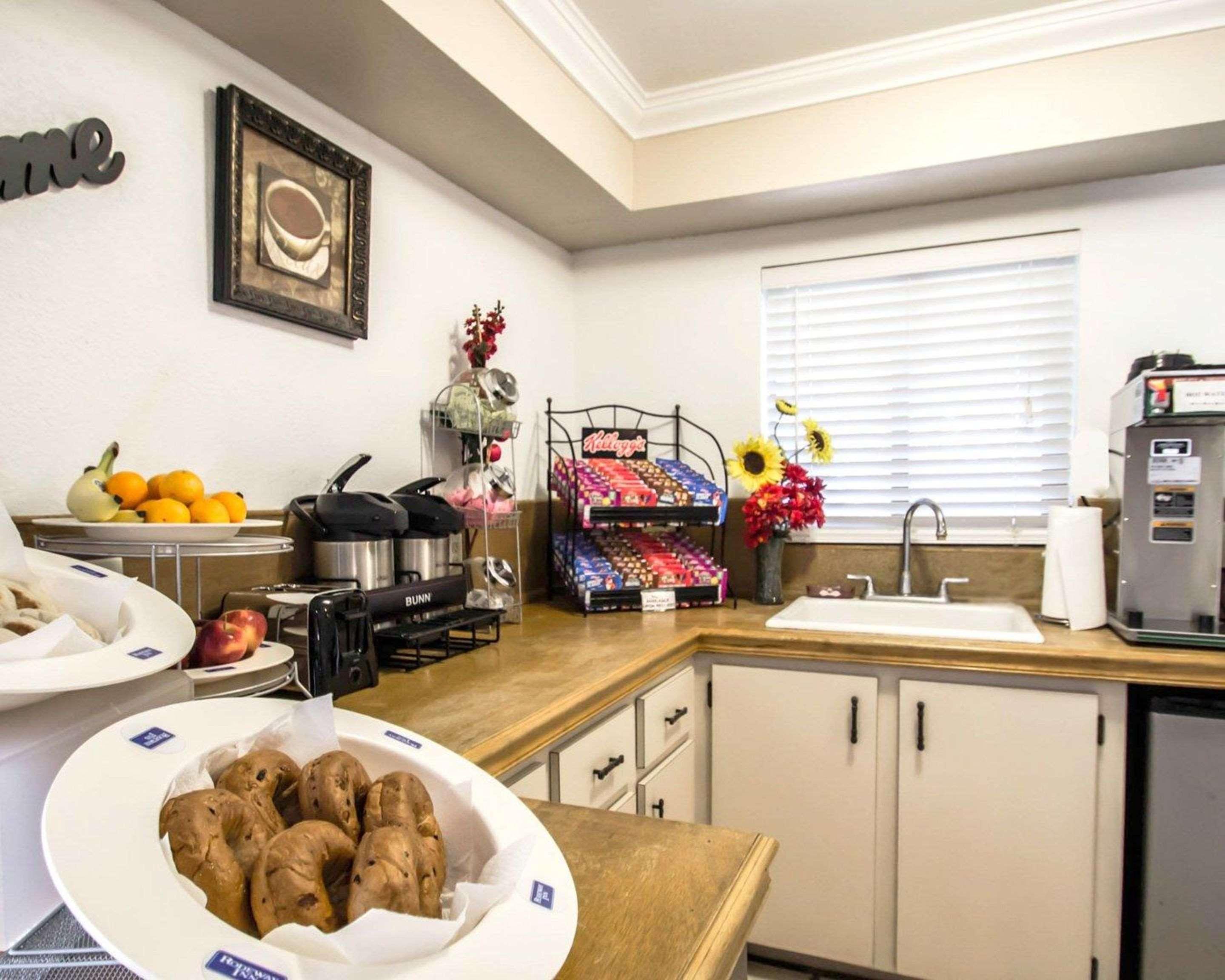 Rodeway Inn Forest City Екстер'єр фото