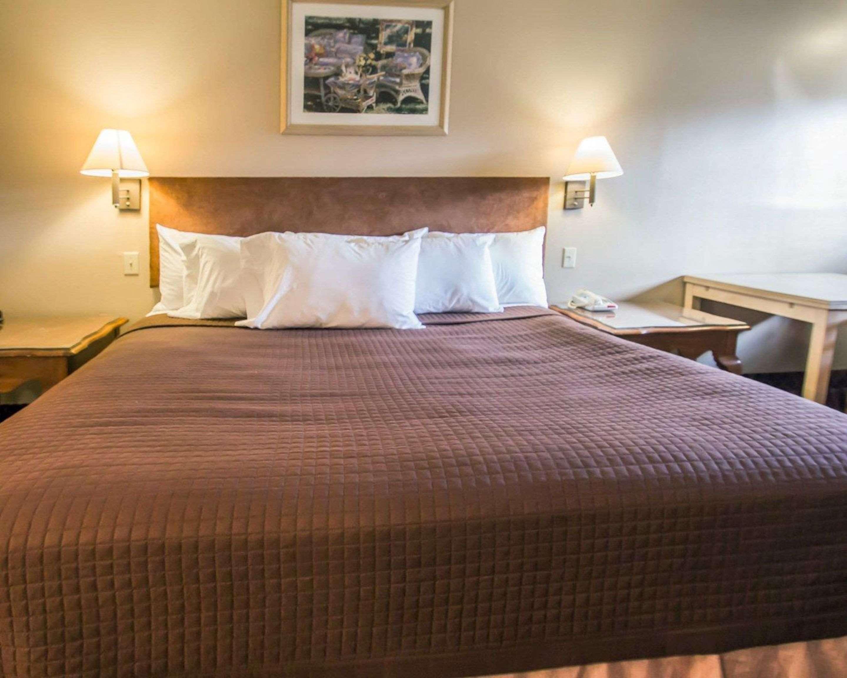 Rodeway Inn Forest City Екстер'єр фото