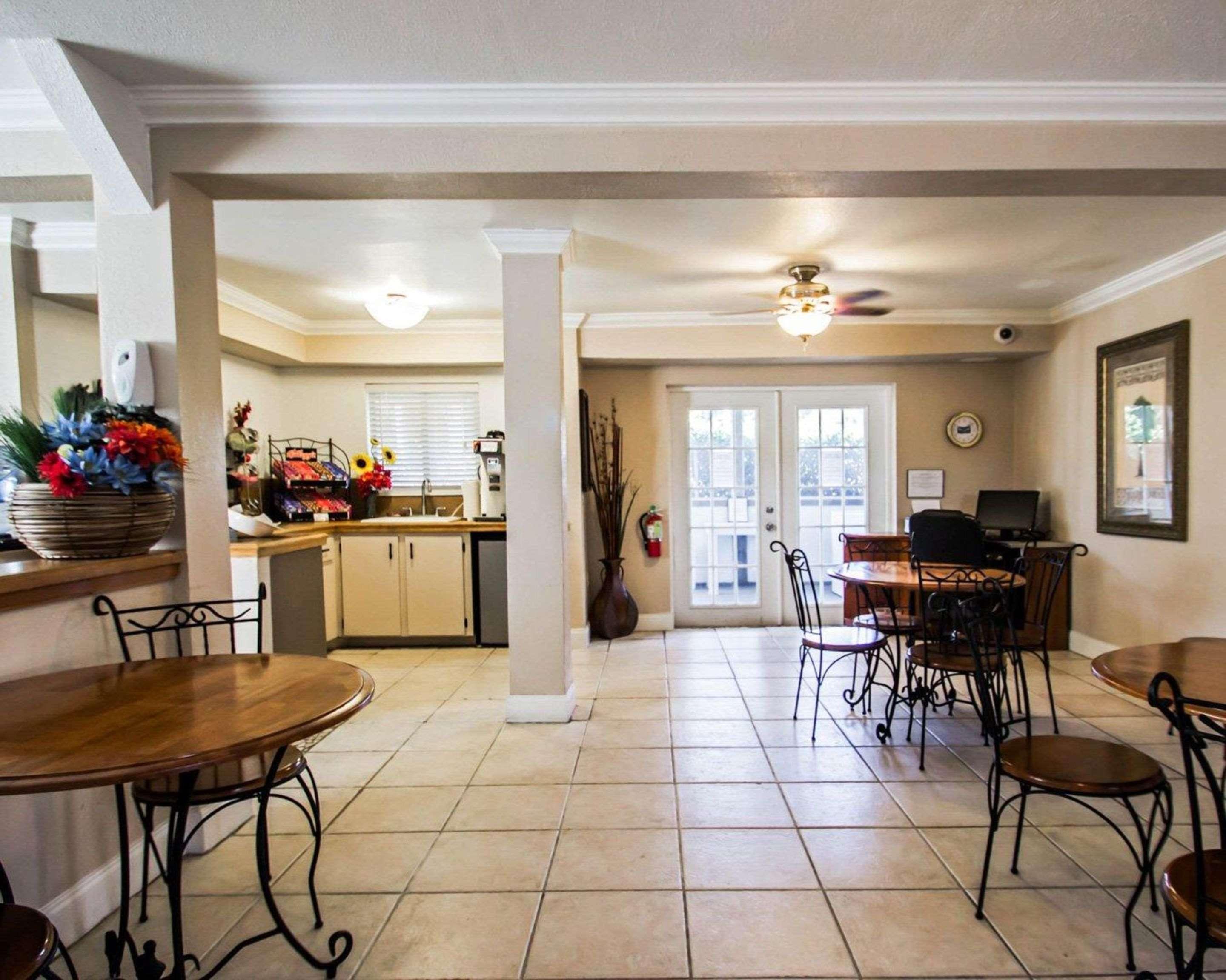 Rodeway Inn Forest City Екстер'єр фото