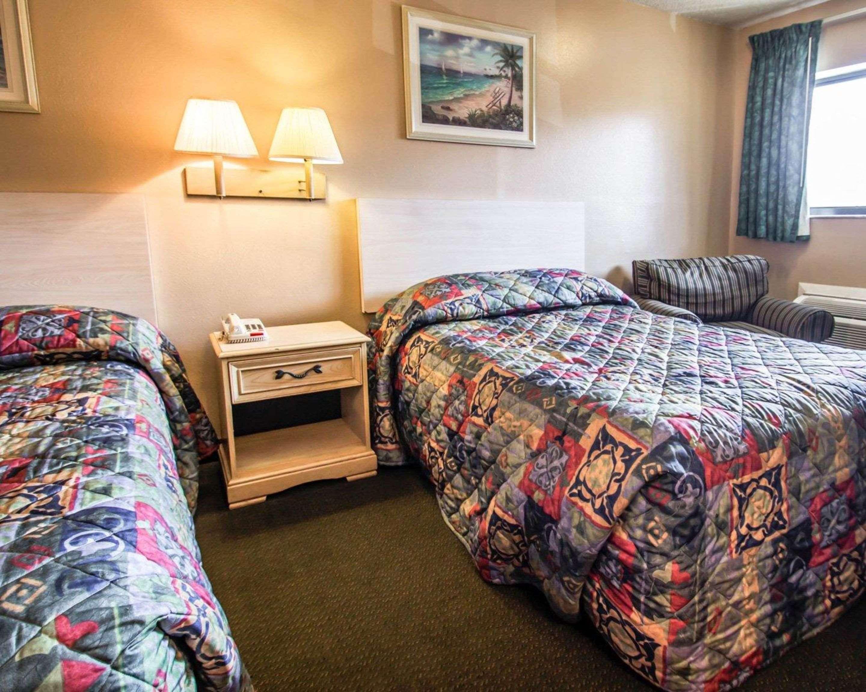 Rodeway Inn Forest City Екстер'єр фото