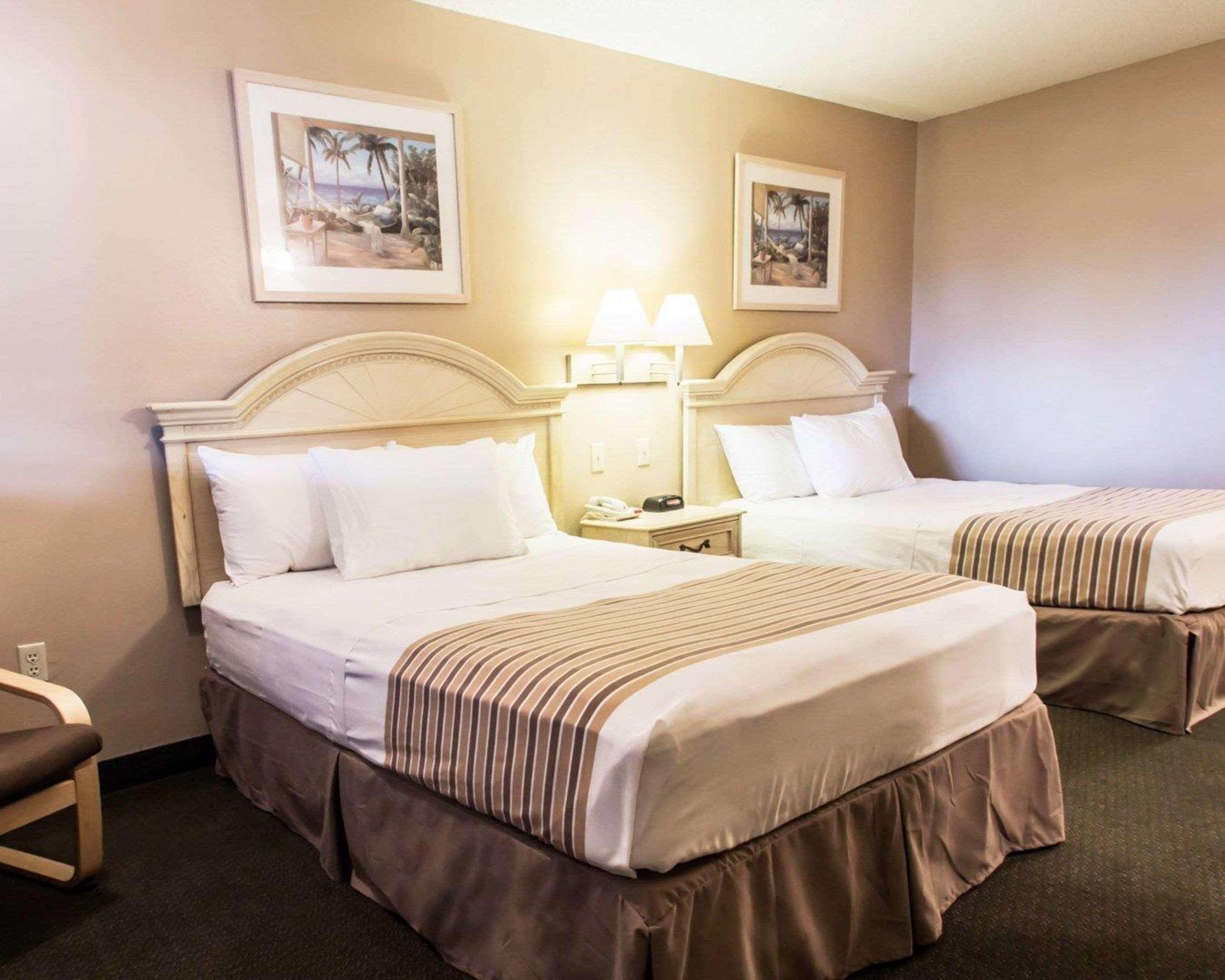 Rodeway Inn Forest City Екстер'єр фото