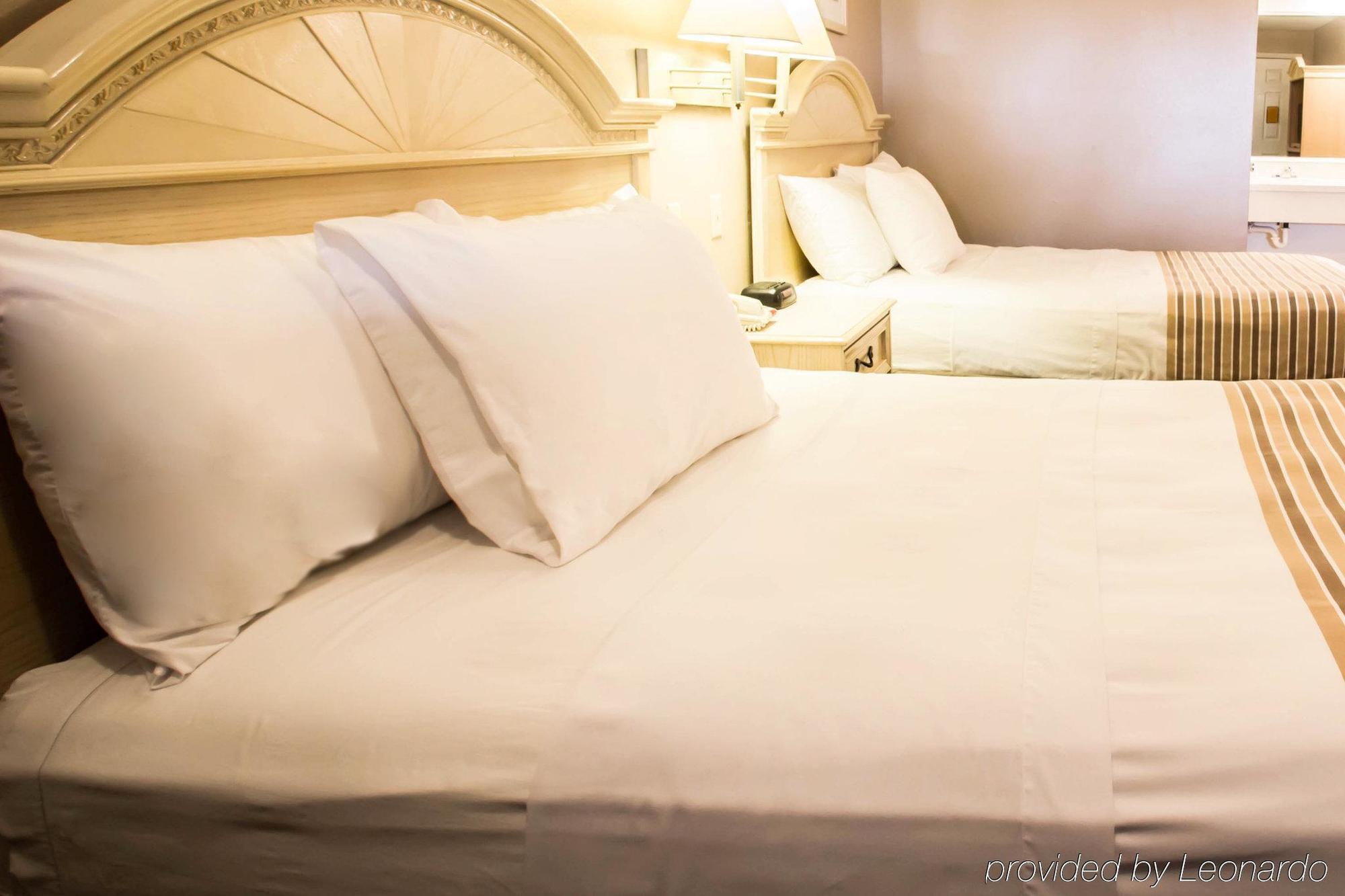 Rodeway Inn Forest City Екстер'єр фото