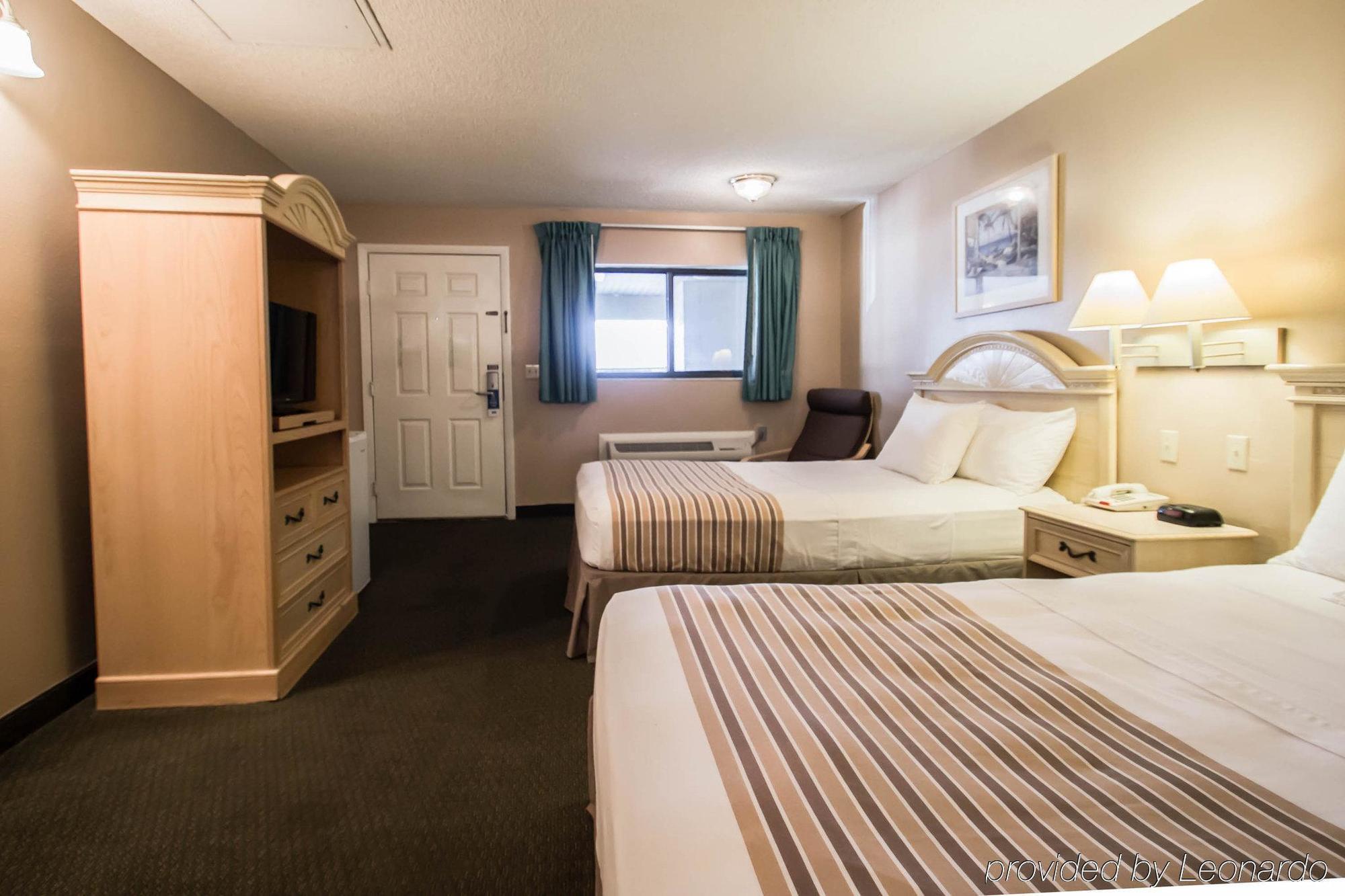 Rodeway Inn Forest City Екстер'єр фото