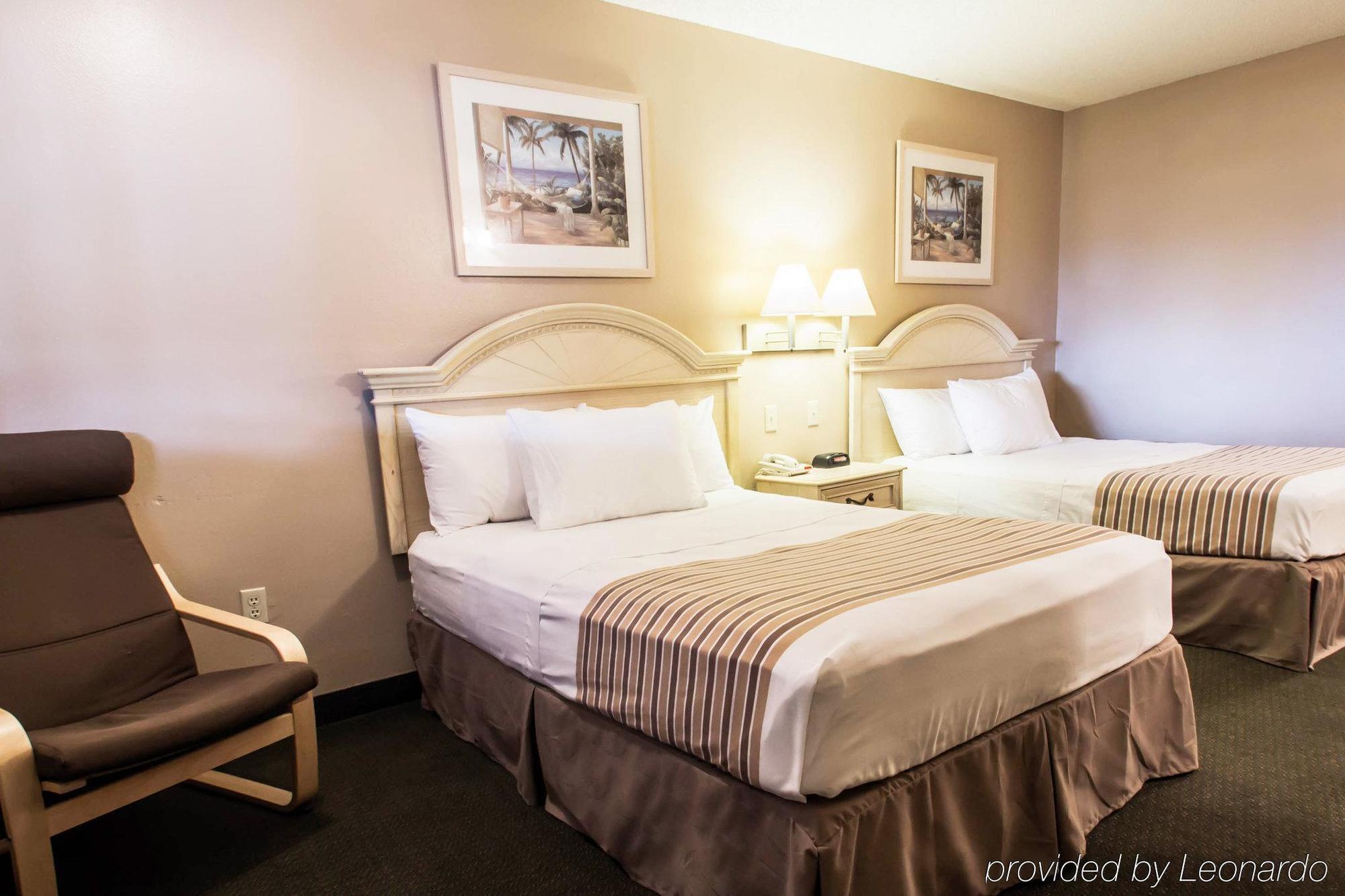 Rodeway Inn Forest City Екстер'єр фото