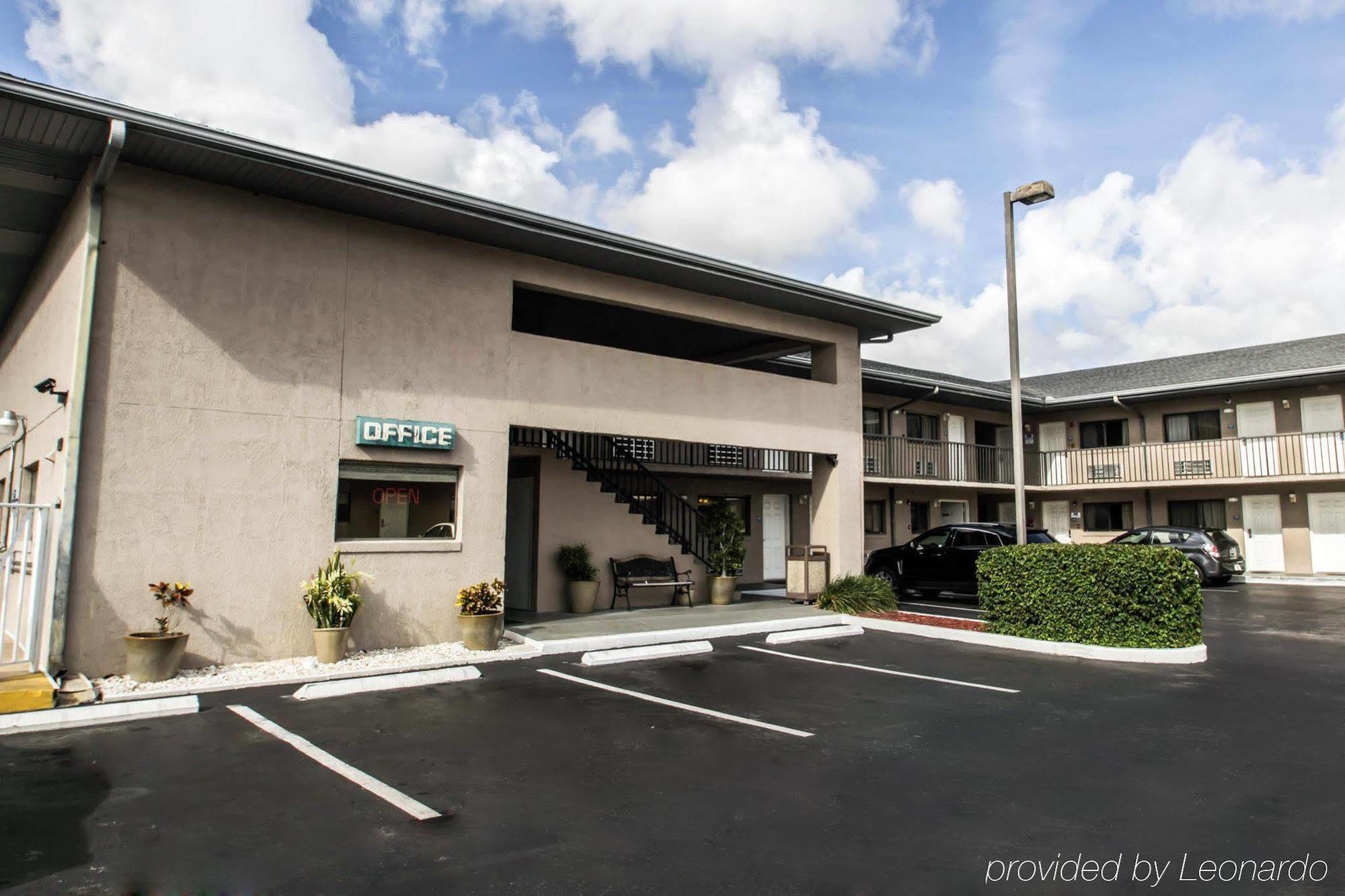 Rodeway Inn Forest City Екстер'єр фото