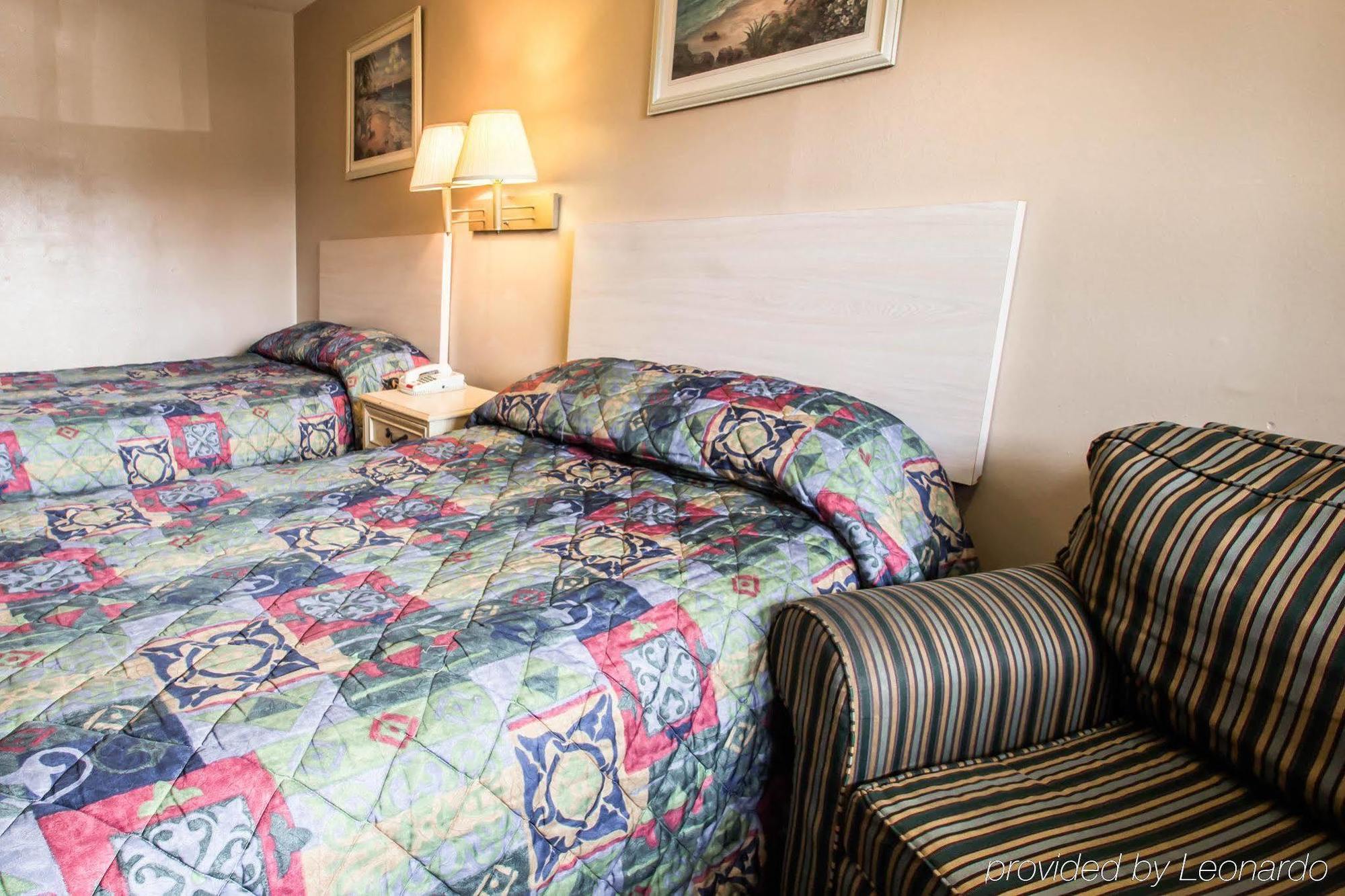 Rodeway Inn Forest City Екстер'єр фото