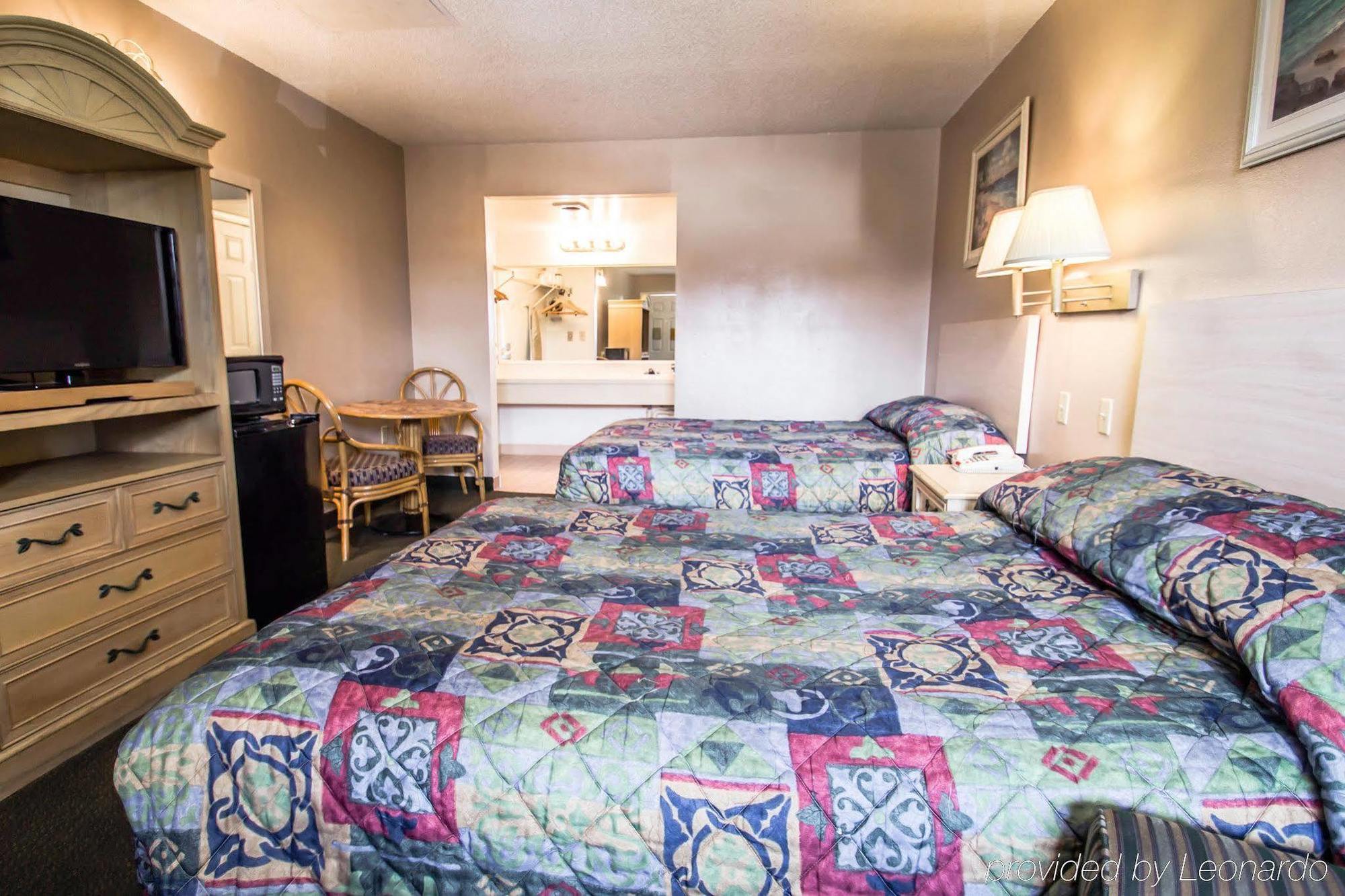 Rodeway Inn Forest City Екстер'єр фото