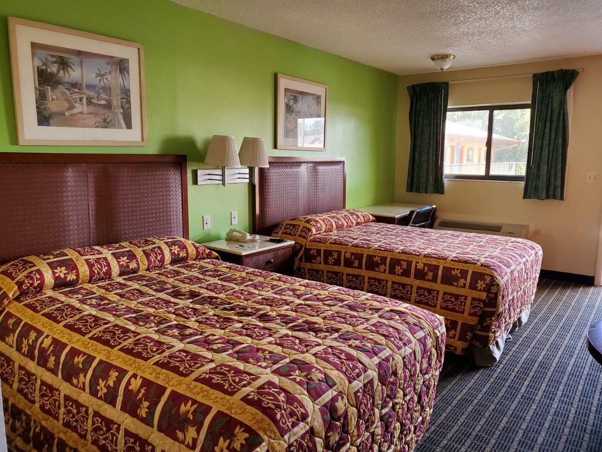 Rodeway Inn Forest City Екстер'єр фото