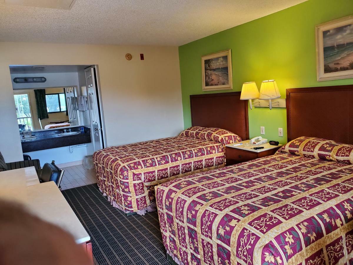 Rodeway Inn Forest City Екстер'єр фото